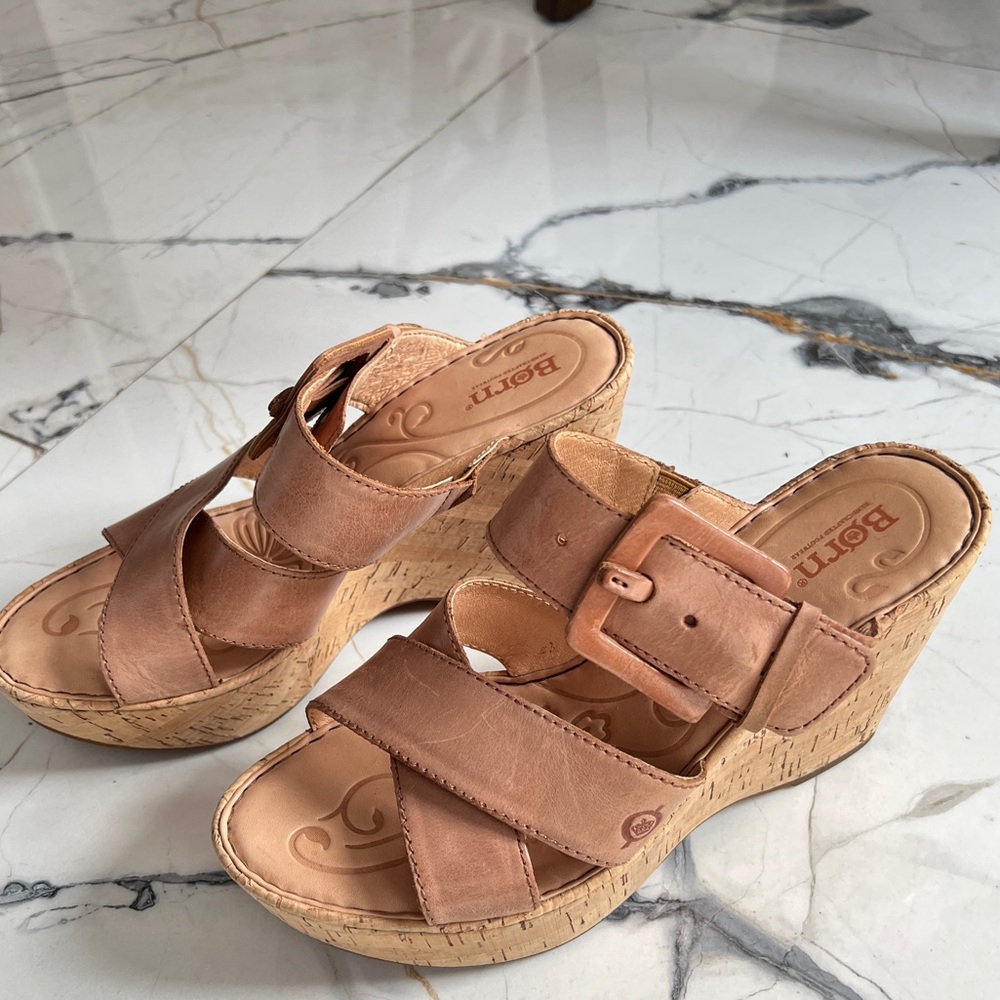Born Leather Upper Tan Cork Wedge Sandals with Buckle Detail Women’s size 10